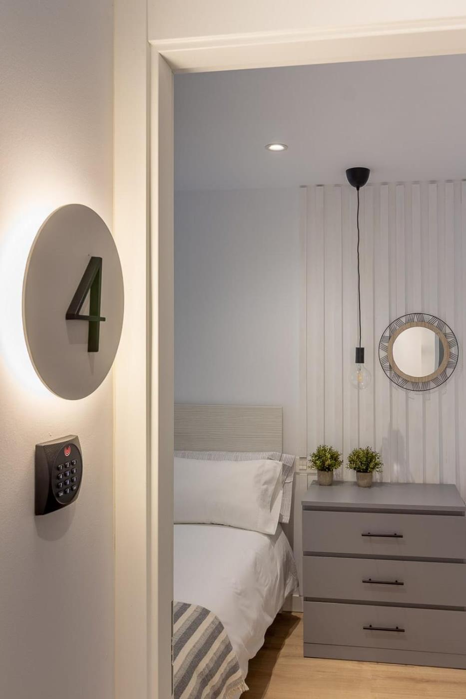 Room4You By Asturias Holidays Овьедо Экстерьер фото